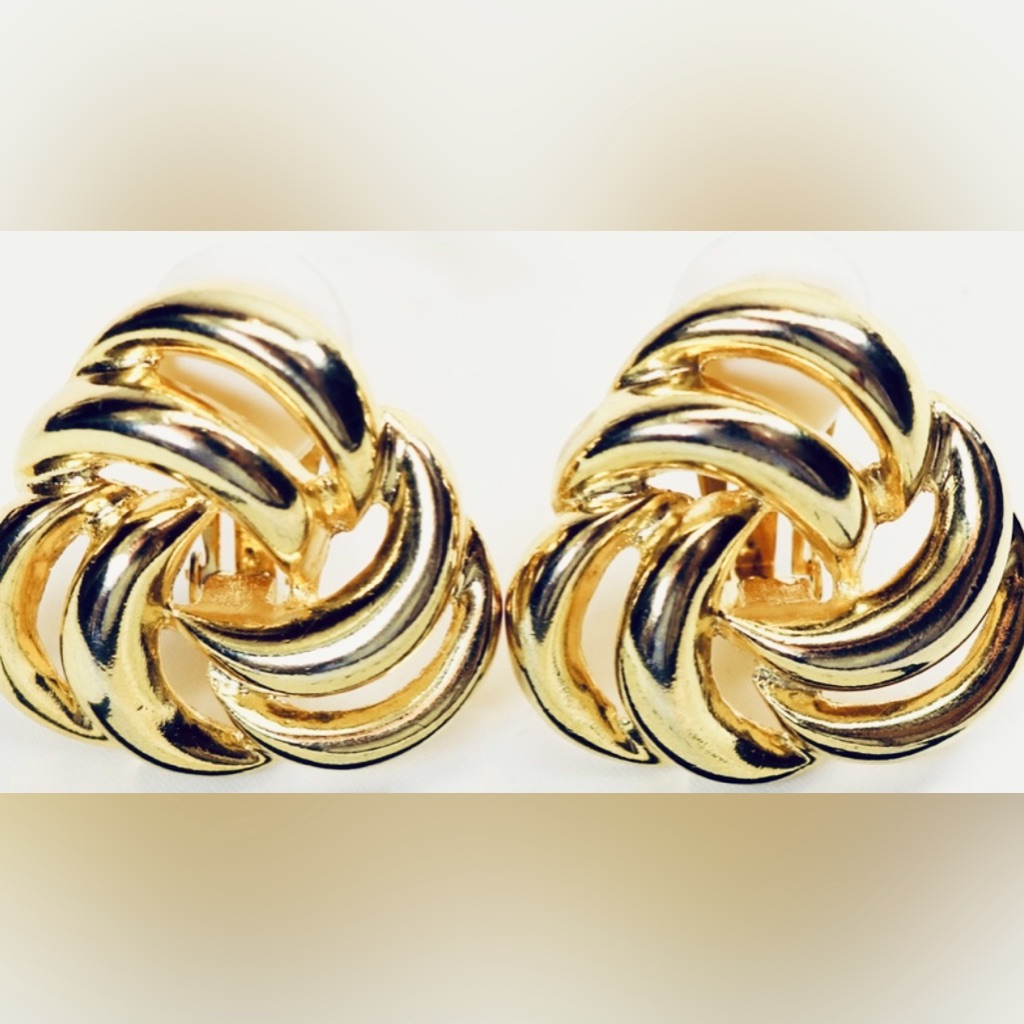 Vintage Paolo Gucci Celtic Knot Clip On Earrings